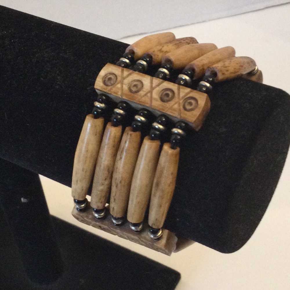 NWTHandmade Kenyan stretch bracelet